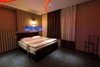 Отель Baden-Baden Hotel Ереван Стандартный двухместный номер с 1 кроватью и балконом-11